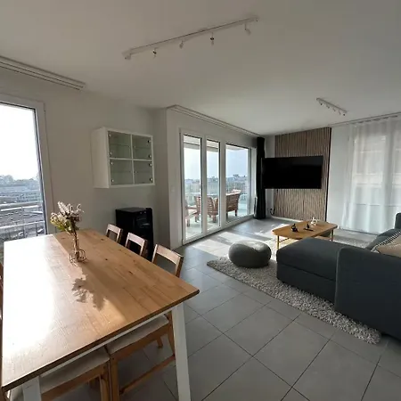 Penthouse 360 View 2br, Large Terrace Appartement *